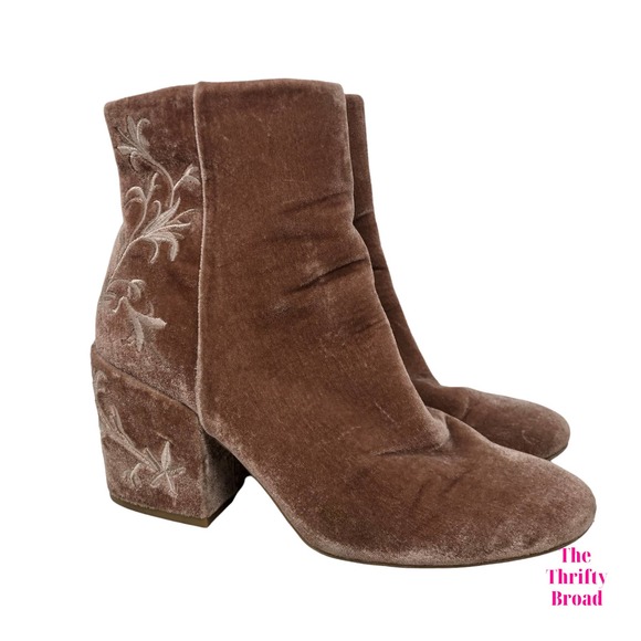 Kenneth Cole Shoes - Kenneth Cole Pink Velvet Renna Ankle Boots Womens Size 9 Medium Embroidered